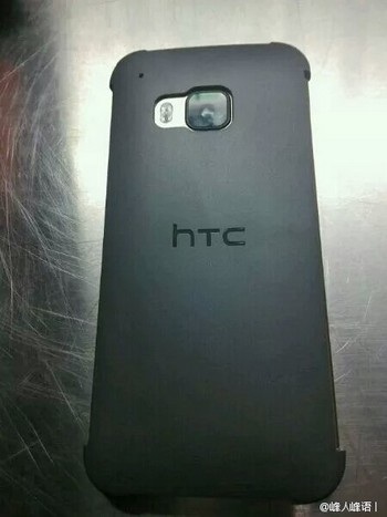 Lãnh đạo cao cấp HTC tiết lộ thời điểm ra mắt smartphone One M9 - 2 Mặt sau của HTC One M9 trong lớp vỏ bọc