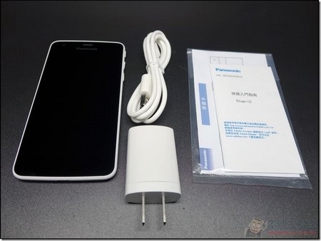 Panasonic trình làng smartphone đầu tiên dùng chip 64-bit - 10 Phụ kiện đi cùng sản phẩm rất đơn giản