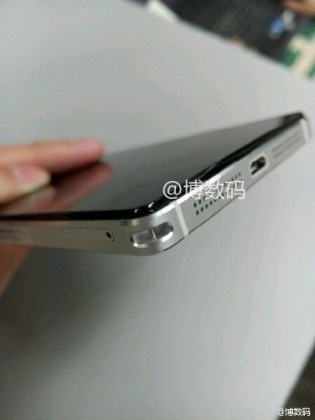 Lộ ảnh thực tế smartphone cao cấp Vibe Z3 Pro của Lenovo - 6 Loa ngoài và cổng kết nối nằm ở cạnh dưới