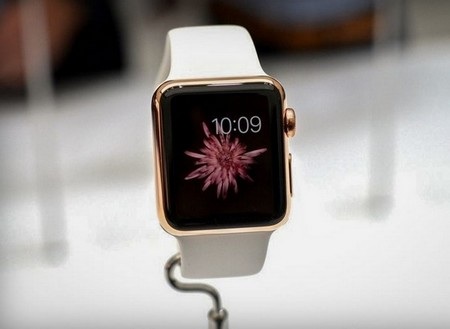 Những điều cần biết về đồng hồ thông minh Apple Watch - 4 Apple Watch Edition phiên bản bằng vàng có giá khởi điểm 10.000USD