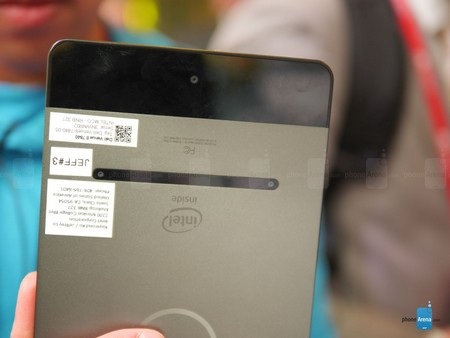 Cận cảnh 3 camera ở mặt sau của sản phẩm