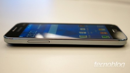 Samsung ra mắt smartphone tầm trung dùng chip 64-bit - 4 Video mở hộp Galaxy Win 2: