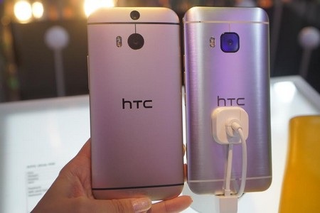 Cận cảnh smartphone thế hệ mới One M9 của HTC - 8 Điểm khác biệt giữa HTC One M9 (phải) và One M8 rõ nét ở cụm camera mặt sau