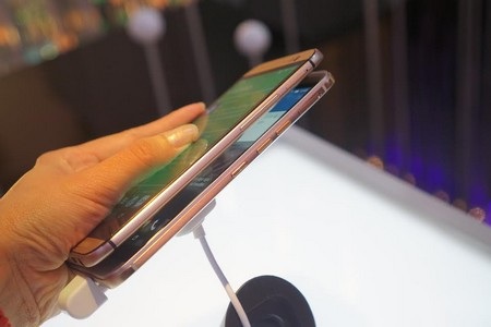 Cận cảnh smartphone thế hệ mới One M9 của HTC - 9 Cách thiết kế các phím điều khiển cũng có đôi chút khác biệt