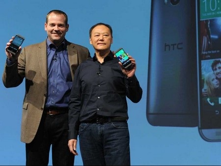 HTC hứa hẹn trình làng thêm smartphone “bom tấn” trong tháng này - 1 Jason MacKenzie, Chủ tịch HTC chi nhánh Mỹ (trái) cùng CEO HTC Peter Chou