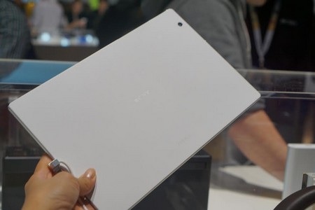 Cận cảnh Xperia Z4 Tablet - Máy tính bảng mỏng và mạnh mẽ nhất hiện nay - 2 Sản phẩm sở hữu màn hình rộng 10,1-inch với độ phân giải 2K (2560x1600)