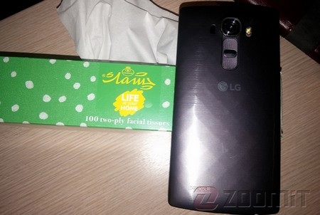 Lộ ảnh thực tế phiên bản 2 SIM của LG G4 - 2 LG G4 phiên bản vỏ nhựa