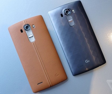 LG G4 với phiên bản lớp vỏ bằng nhựa và phiên bản lớp vỏ bằng da