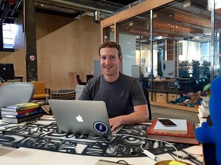 CEO Facebook tiết lộ thời gian làm việc "khủng" mỗi tuần - 1 Mark Zuckerberg đã chia sẻ nhiều dự định về Facebook cũng như những thông tin cá nhân về bản thân