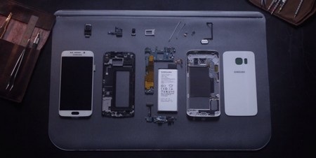 Các linh kiện của Galaxy S6 edge trước khi được lắp ráp thành sản phẩm hoàn chỉnh