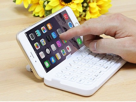 Độc đáo phụ kiện bàn phím rời kiêm vỏ bảo vệ cho iPhone 6 Plus - 2 T.Thủy