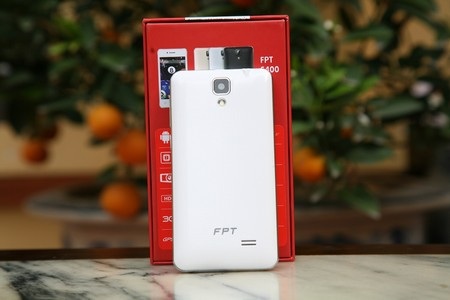 Ảnh thực tế cặp đôi smartphone FPT S400 và S450 - 3 Thiết kế đơn giản và tinh tế của FPT S400