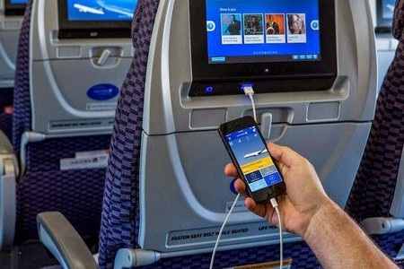 Hacker gây hoang mang vì tiết lộ đã từng hack thành công vào hệ thống máy bay - 2 Hệ thống giải trí trên máy bay sẽ là “cửa ngõ” để hacker xâm nhập vào hệ thống điều khiển?