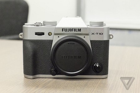 Fujifilm giới thiệu máy ảnh cao cấp với thiết kế cổ điển - 3 Màn hình rộng 3-inch với ống ngắm quang học