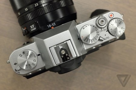 Fujifilm giới thiệu máy ảnh cao cấp với thiết kế cổ điển - 5 Các núm điều khiển cỡ lớn trên thân máy