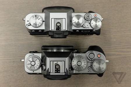 Fujifilm giới thiệu máy ảnh cao cấp với thiết kế cổ điển - 6 X-T10 (trên) nhỏ và gọn hơn X-T1 (dưới)