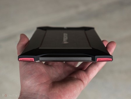 Acer ra mắt máy tính bảng chơi game với thiết kế hầm hố - 3 Loa ngoài được thiết kế ở bốc góc