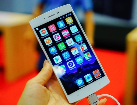 So sánh Bphone với loạt smartphone có cùng cấu hình trên thị trường