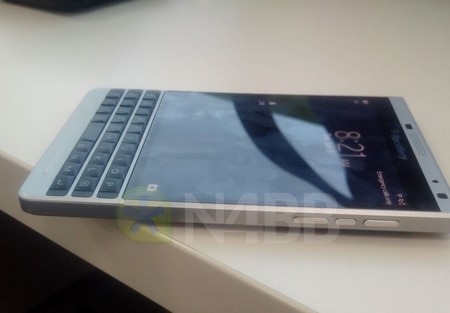 BlackBerry Oslo lộ hình ảnh và cấu hình chi tiết - 2 Sản phẩm sở hữu khung viền bằng kim loại