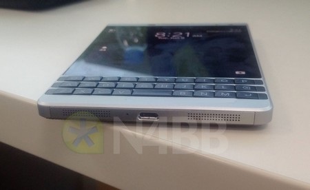 BlackBerry Oslo lộ hình ảnh và cấu hình chi tiết - 5 Cổng kết nối và loa ngoài nằm ở cạnh dưới