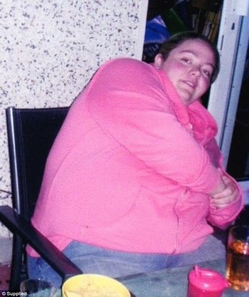 Cô gái giảm 95kg vì bị chê quá béo - 1 Lisa trước (trên) và sau khi giảm cân