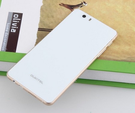 Sản phẩm có thiết kế bề ngoài với nhiều nét tương đồng iPhone 6, Xperia Z3
