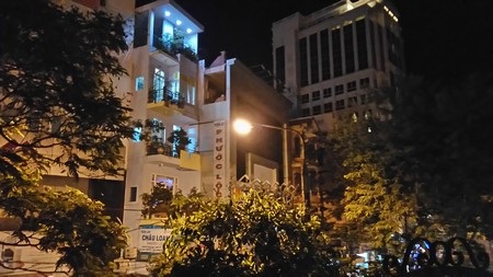 Cận cảnh camera 13 megapixel ở mặt sau của máy