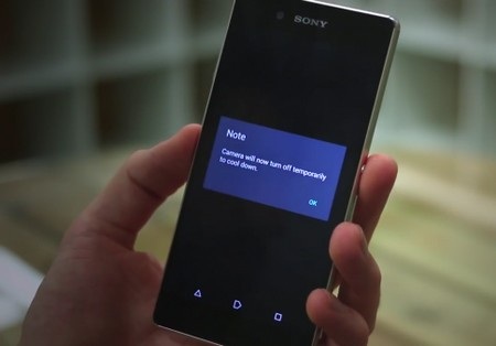 Sony nâng cấp phần mềm, khắc phục lỗi quá nhiệt trên Xperia Z3+/Z4 Tablet - 1 Hộp thoại thông báo lỗi hiện ra khi nhiệt độ Xperia Z3+ bị tăng quá cao