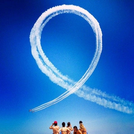 Những bức ảnh tuyệt đẹp đầy nghệ thuật chụp bằng iPhone - 4 Nhiếp ảnh gia người Anh David Craik xếp thứ 2 với bức ảnh chụp những chú chim trên bàn cafe.