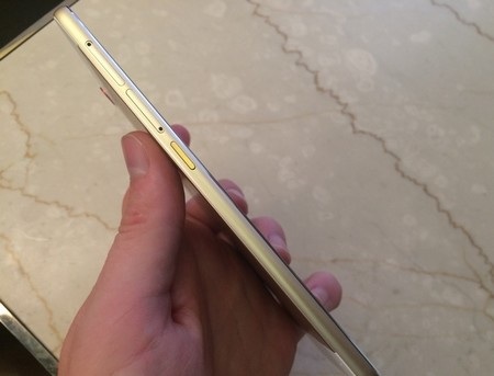 ZTE trình làng smartphone mỏng nhất từ trước đến nay của hãng - 2 Máy có độ dày chỉ 5,5mm