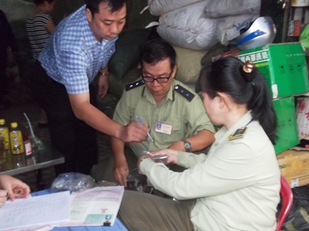 Thu giữ gần 2 tấn đông dược không nguồn gốc - 1