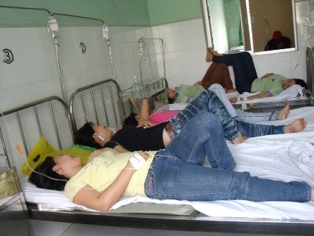 Ngộ độc thực phẩm xảy ra dồn dập do buông lỏng quản lý - 1