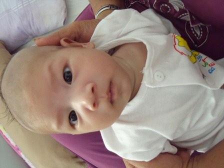 Gia đình bé Nhân Hòa xin nhận lại cháu - 2