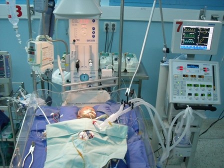 Thăm bé Nhân Hòa sau ca đại phẫu    - 1