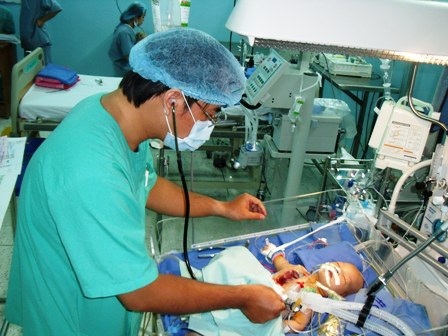 Thăm bé Nhân Hòa sau ca đại phẫu    - 2