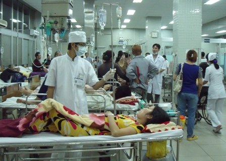 Chênh lệch lớn về thu nhập, bác sĩ bỏ bệnh viện công - 1