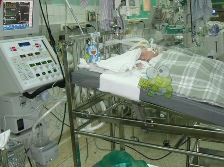 “Cuống cuồng” tìm giải pháp chống bệnh tay chân miệng - 1