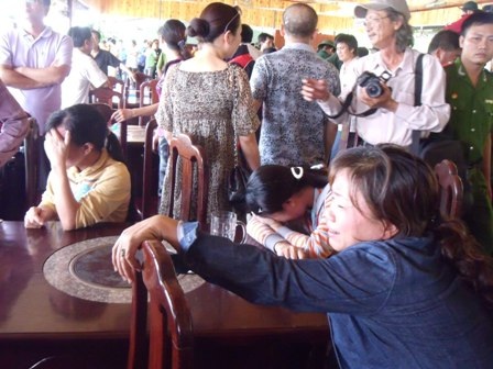  "Nhà tôi không còn đủ người chít khăn tang" - 1