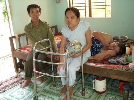 Ba con người lay lắt chờ đợi… một phép màu - 1