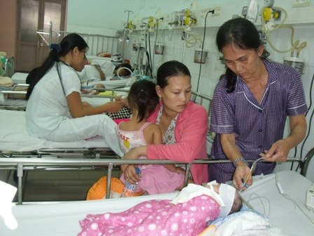 Phân tuyến điều trị sẵn sàng “đón” đỉnh dịch tay chân miệng - 1