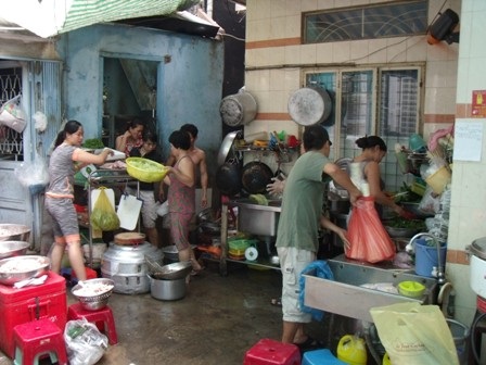 Chất lượng bữa ăn quá thấp, công nhân “ôm” nỗi lo ngộ độc - 2