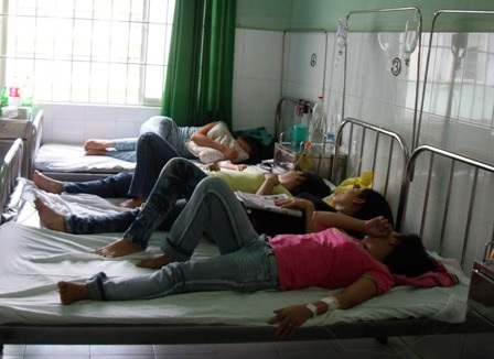 171 công nhân cấp cứu sau bữa cơm trưa - 1