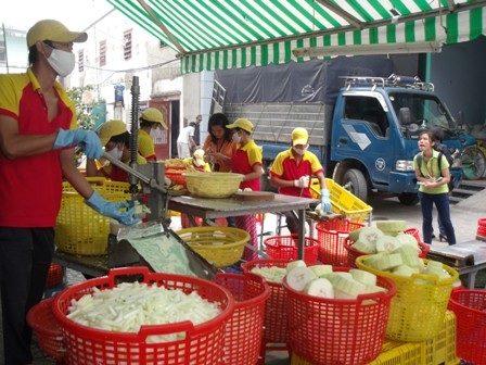 Phát hiện hàng loạt mẫu mì phở, tương ớt… “bẩn” - 1