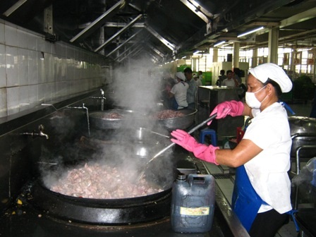 Bộ Trưởng Bộ Y tế thị sát chất lượng thực phẩm cuối năm - 1