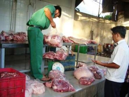 Gần 95% mẫu thịt heo sống không an toàn - 1