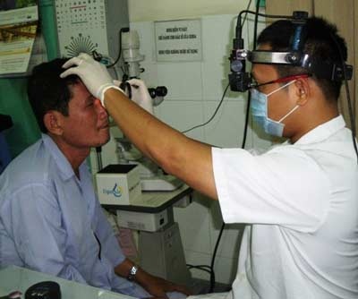 Nhiều bệnh nhân “mù dở” sau mổ pharco tại bệnh viện quận - 1 Nhiều bệnh nhân “mù dở” sau mổ pharco tại bệnh viện quận