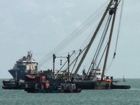 Tàu Trường Hải Star cùng 66 container bị đâm chìm trên biển