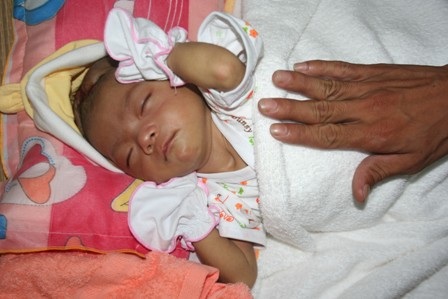 Hơn 46 triệu đồng đến với cháu bé bị liệt nửa mặt