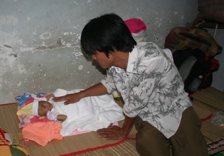 Hơn 46 triệu đồng đến với cháu bé bị liệt nửa mặt