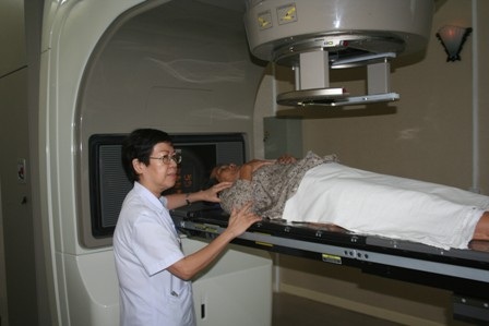 Vận hành hai máy xạ trị gia tốc mới để giảm tải